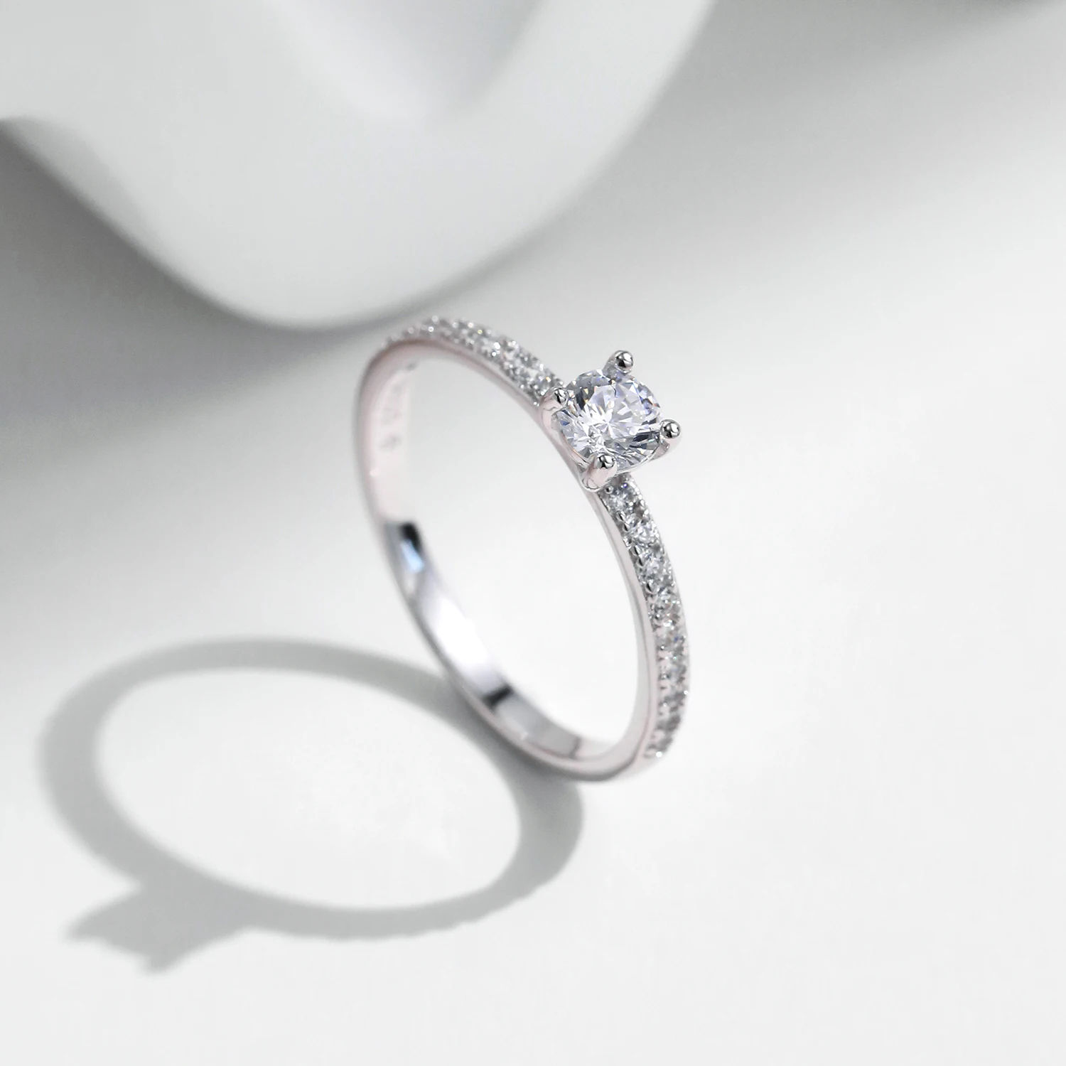 Anel Moissanite Cravejado